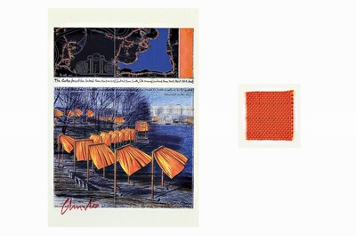 Christo, 1935-2000, Lot aus zwei Teilen: a. Multiple "The Gates" handsigniert , Rahmen: 32.5 x 26.5 cm, b. original Stoffstück aus dem ...