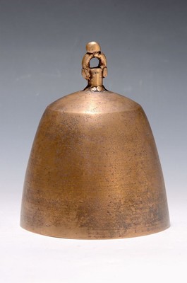 Gernot und Eva Rumpf, geb. 1941, Bronzeglocke mit Bekrönung, "Freiheitsglocke" Holzklöppel, guter Klang, monogrammiert von beiden, H. ca. ...