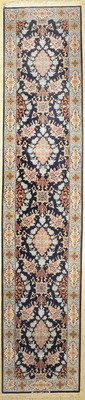 Esfahan fein,Signiert, (Mehrabi),Persien, ca. 40 Jahre, Korkwolle mit und auf Seide, ca.403 x 83 cm, guter Zustand