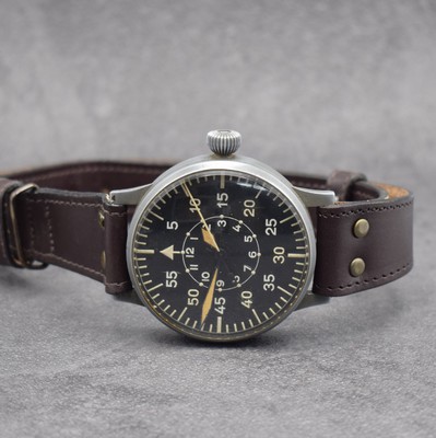 LACO Fliegeruhr FL23883 der deutschen Luftwaffe, Deutschland um 1940, Handaufzug, grau lack. Metallgeh., aufgedr. Boden m. Werk-Nr. & handgrav. ...