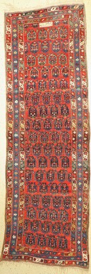 Kurdischer Dorfteppich,Persien,datiert 1303 (1882),Wolle geknüpft auf Wolle,ca. 363 x 118 cm,EHZ: 3 (Altersbedingt guter Zustand,oxidierte braun).