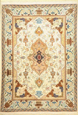 Feiner Täbriz Part-Silk(60 Raj), Nordwestpersien, Korkwolle mit Seide geknüpft auf Seide, sehr dekorative Vasen Motive auf weißem Feld, ca.210 x ...