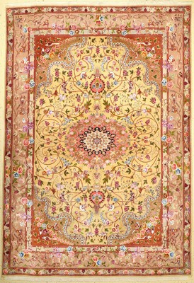 Feiner grüngrundiger Täbriz(60 Raj), Persien, ca.60 Jahre, Korkwolle mit Seide geknüpft auf Baumwolle, ca .360 x 250 cm,ca, 800.000 Kn/qm, (Sehr ...