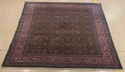 Grüngrundiger Sarogh Mahal, Persien, um 1930, Wolle geknüpft auf Baumwolle, Allover Muster, ca, 411 x 360 cm, EHZ:2(Sehr guter Zustand).