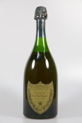 1 Flasche 1962 Moet et Chandon, Cuvée Dom Perignon, brut, into shoulder, Kapsel besch.