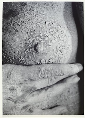 Evelyn Krull, geb. 1942 in Breslau, Fotografinund Publizistin, tätig in Dresden, "Luvosprojekt V", Fotografie auf PP., dieser signiert und ...