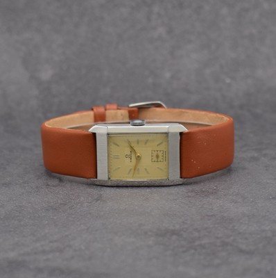 OMEGA Armbanduhr in Stahl Kal. 20F, Schweiz um 1935, Handaufzug, 2-teil. Geh., Boden aufgedr., Zifferbl. m. aufges. Std.-Ind. rest., gold. Zeiger, ...