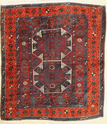 Kurdischer Dorfteppich, Türkei, Ende 19.Jhd, Wolle auf Wolle, ca. 153 x 140 cm, Starke Gebrauchsspuren, verkürzt