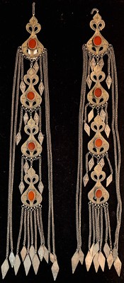 1 Paar Tekke Schläfengehänge, (Tenetschir),antik Turkmenistan, um 1900, Silber,Teilvergoldet, Karneole, ca, 50 x 6 cm,guter Zustand