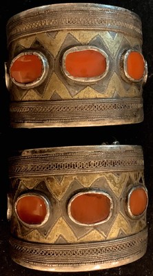 1 Paar Yomut Armreif(Bilezik), antik, Turkmenistan, um 1900, Silber,Teilvergoldet, Karneole, durchmesser: ca, 7 cm, guter Zustand