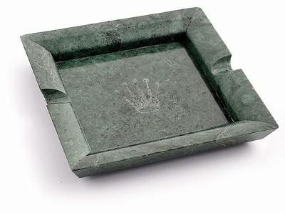 ROLEX Aschenbecher aus grünem Marmor, Schweiz um 1980, M. ca. 18,5 x 18,5 cm, Gew. ca. 1036g, l. bestoßen