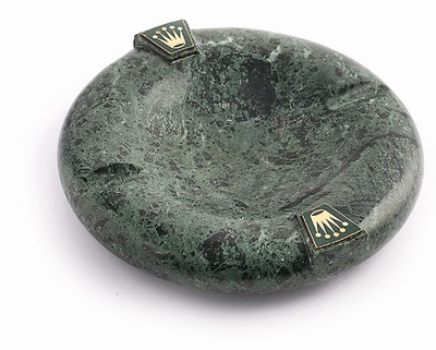 ROLEX Aschenbecher aus grünem Marmor, Schweiz um 1960, D. ca. 17 cm, Gew. 1340g
