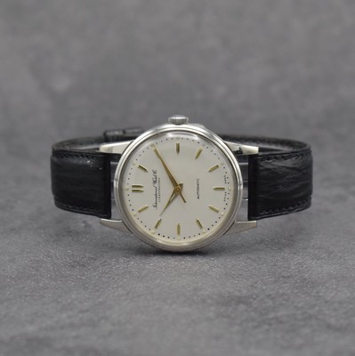 IWC Herrenarmbanduhr mit Kaliber 852 in Stahl, Schweiz um 1953, Automatik, 3-teil. Geh., Boden & Glasrand aufgedr., silb. Zifferbl. m. gold. ...
