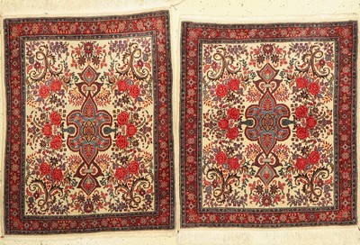 1 Paar Rosenbidjar fein, Persien, ca. 50 Jahre, Korkwolle, ca. 87 x 74 cm, guter Zustand