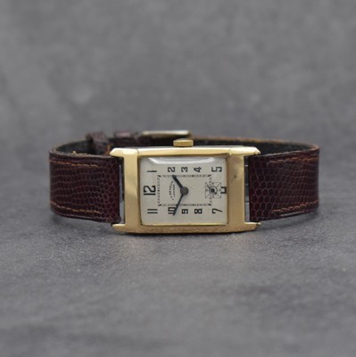 J. W. BENSON London Armbanduhr in GG 375/000, Schweiz für den britischen Markt um 1930, Handaufzug, Scharniergeh., silbernes Zifferbl. m. arab. ...