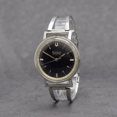 BULOVA Accutron Herrenarmbanduhr in Edelstahl, verschr. Boden, neutr. Spangen- Gliederband, Batteriefach & Zeigerstellung im Geh.-Boden, schwarzes ...