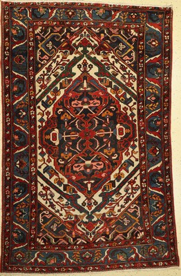 Bachtiar fein alt, Persien, um 1920, Wolle auf Baumwolle, ca. 216 x 140 cm, gleichmäßig dünn, minimal verkürzt