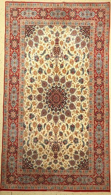 Esfahan fein Signiert, (Mohammad Sanaie), Persien, ca. 60 Jahre, Korkwolle mit und auf Seide, ca. 303 x 170 cm, ca. 1,0 Mio. Kn/qm, Fleckig
