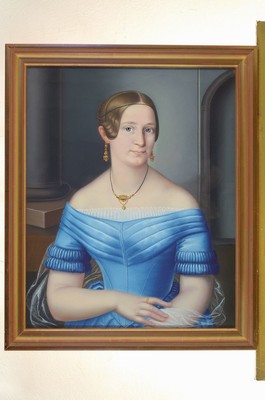 Biedermeierporträt, deutsch, um 1835, Pastell, junge Frau im blauen Kleid, Halskette und Ohrgehänge und Ring, Pastell/ Papier, ca. 56 x 45 cm, ...