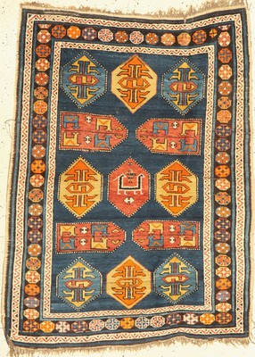 Kazak antik, Kaukasus, um 1910, Wolle auf Wolle, ca. 120 x 95 cm, EHZ: 3, (Trittfalte)