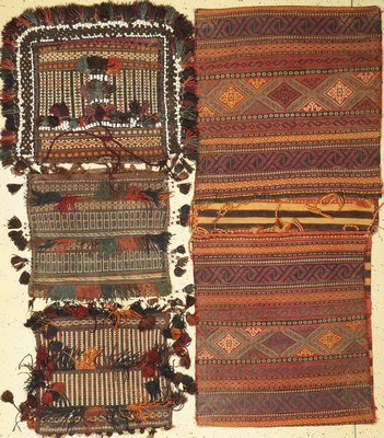 Konvolut aus 4 Taschen, Persien, um 1920/1940, Wolle auf Wolle, Doppeltasche ca, 180 x 77 cm,Belutsch Taschen ca, 80 x 60 cm EHZ: 2-3