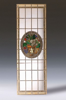 Großes Bleiglasfenster, wohl Belgien, um 1890/1900, ovale Ornamentbild-Kartusche, Buntglas z.T. bemalt, reiches Blumenbukett in antikisierender ...