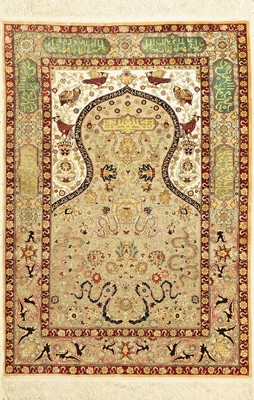 Feiner Seiden Hereke, Signiert, Türkei, um 1960, reine Naturseide mit ca. 80% Metallbrokat, ca. 142 x 102 cm, ca. 1,0 Mio. Kn/qm, EHZ:2(Sehr guter ...