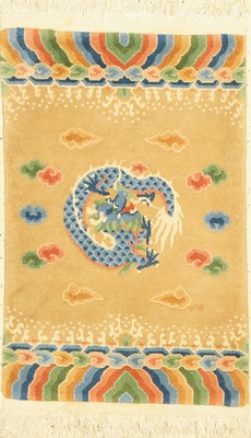 Drachenteppich, China, ca. 50 Jahre, Wolle auf Baumwolle, ca. 92 x 62 cm, EHZ: 2