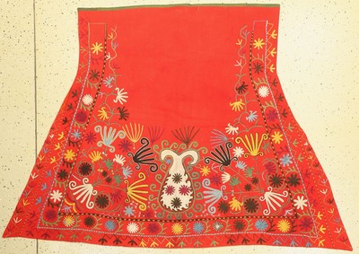 Lakai Pferdedecke, Uzbekistan, um 1900, Seidenstickerei auf Filz, ca. 173 x 120 cm, EHZ: 2(Fleckig)