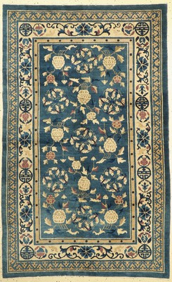 Antiker Peking, China, um 1900, Wolle geknüpft auf Baumwolle, ca. 204 x 128 cm, mit Glückssymbolen, EHZ: 2-3(guter Zustand).