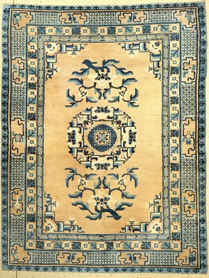 Gelbgrundiger Antiker Peking, China, um 1910/1920, Wolle geknüpft auf Baumwolle, ca. 242 x 133 cm, EHZ: 3(guter Zustand)