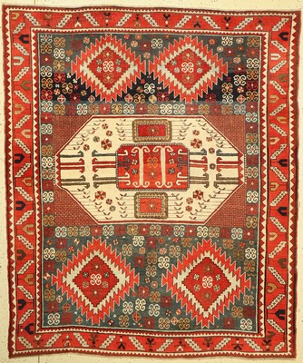 Karatchoph Kazak antik, Südwestkaukasus, 19Jhd., Wolle geknüpft auf Wolle, Vier und Eins Muster, ausergewöhnliche Farbgebung, ca, 240 x 200 cm, ...