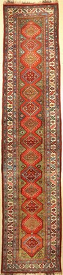 Antiker Grüngrundiger Schahsavan Galerie, Nordwestpersien, datiert 1338 (1918), Wolle geknüpft auf Wolle, ca, 500 x 110 cm, EHZ:2 (Altersbedingt ...
