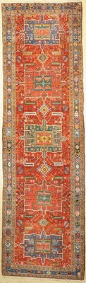 Antike Heriz Galerie, Nordwestpersien, um 1900, Wolle auf Baumwolle, ca. 371 x 112 cm, EHZ: 2 (Altersbedingt sehr guter Zustand)