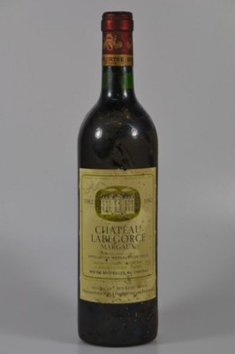 3 Fl. 1982 Chateau Labegorce, Margaux, 75cl, upper mid shoulder - top shoulder, nicht verkostet, aus einer Weinkellerauflösung, Alters- und Gebr.-sp.