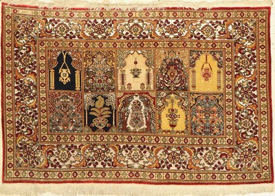 Feiner signierter Seiden Hereke alt, Türkei, um 1930/1940, reine Naturseide, Metallbroschiert, ca. 134 x 90 cm, EHZ:2(guter Zustand).