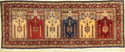 Feiner signierter Seiden Hereke alt, Türkei, um 1920/1930, reine Naturseide mit Silber und Gold Broschierungen, sehr ausgefallenes Saf Design, ca. ...