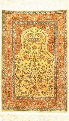 Feiner signierter Seiden Hereke(Özipek), Türkei, um 1950, reine Naturseide, ca. 98 x 65 cm, EHZ:2(guter Zustand).