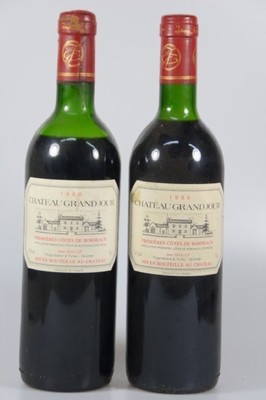 18 Fl. 1998 Chateau Grand Jour, 1eres Cotes de Bordeaux, Jean Guillot, 75cl, mid shoulder bis top shoulder, Alters- und Gebr.-spuren, nicht ...