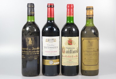 10 Flaschen Bordeaux, Saint Emilion: 3 Fl. Couvent des Jacobins, Grand Cru Classé 1998, 1980 und 1979; 5 Fl. 1990 Chateau Les Vieilles Pierres, ...