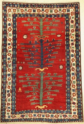 Antiker Baum Kazak, Südwestkaukasus, 19. Jhd, Wolle geknüpft auf Wolle, drei Bäume auf rotem Grund mit Menschen und Sternen belegt, ca, 234 x 159 ...