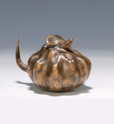 Gernot Rumpf, geb. 1941 Kaiserslautern, Bronzeskulptur, "Kürbis-Maus", num. 38/50, monogrammiert, Strehle Kunstguss, ca. 8 x 12 cm