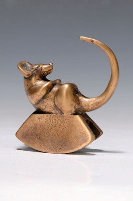 Gernot Rumpf, geb. 1941 Kaiserslautern, Bronzeskulptur, "Schaukelmaus", monogrammiert GR, 11 x 8.5 cm