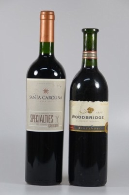 13 Fl. Rotwein Kalifornien, Spanien, Chile, Italien: 5x 1998 Woodbridge, Robert Mondavi und 1 Fl. 2001 Syrah Woodbridge; 1 Fl. Santa Carolina Chile ...