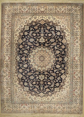 Nain fein(6 La), Persien, ca. 40 Jahre, Korkwolle mit Seide, ca. 345 x 260 cm, EHZ: 2 (einige Florfehlstellen).