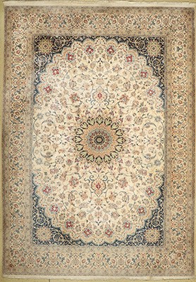 Nain fein(6 La), Signiert, (Habibian), Persien, ca. 40 Jahre, Korkwolle mit Seide, ca. 348 x 250 cm, EHZ: 2(einige Florfehlstellen).
