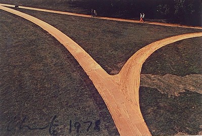 Christo, 1935 - 2020, zweiteiliges Lot, a. Multiple aus dem Projekt Wrappes Walkways USA, handsigniert, unter Glas, Rahmen: 53 x 42.5 cm und kleines ...