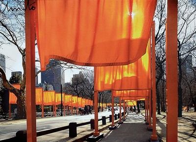 Christo, 1935 - 2020, zweiteiliges Lot, a. Multiple aus dem Projekt " The Gates" handsigniert, unter Glas, Rahmen: 53 x 42.5 cm und kleines ...