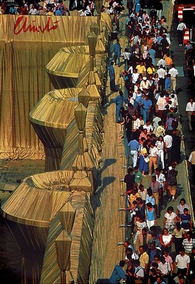Christo, 1935 - 2020, zweiteiliges Lot, a. Multiple aus dem Projekt "Pont Neuf" handsigniert, unter Glas, Rahmen: 53 x 42.5 cm und kleines ...