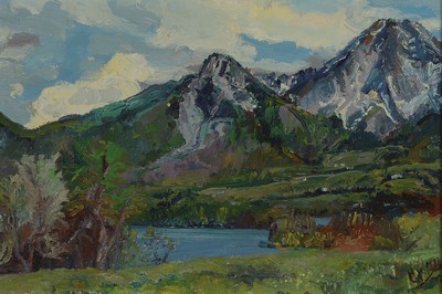 Unbekannter Maler, datiert 1942, Landschaft in den Alpen, im Vordergrund ein See, rückseitig auf altem Ausstellungsetikett betitelt Alt-Schwabing ...